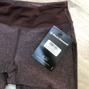 Cropped leggings burgundy/wine color.